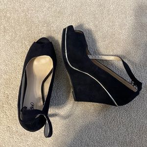 black open toe wedge heels